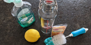 Beitragsbild des Blogbeitrags Flaschen reinigen: so werden Glasflaschen und Co. garantiert sauber