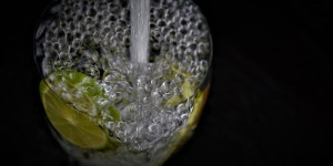 Beitragsbild des Blogbeitrags Tipps, wie du kalkfreies Trinkwasser erhältst 