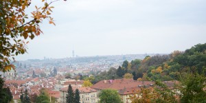 Beitragsbild des Blogbeitrags Sightseeing-Tour Prag: Vom tanzenden Haus über Petřín bis hin zur Karlsbrücke 