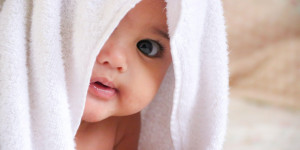 Beitragsbild des Blogbeitrags Babypflege: Diese Pflegeprodukte brauchst du wirklich 