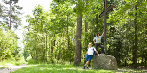 Beitragsbild des Blogbeitrags Wandern Weinviertel: Rundwanderung Gipfelkreuz Manhartsberg