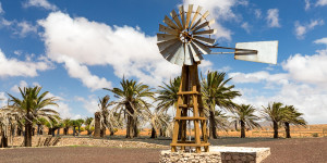 Beitragsbild des Blogbeitrags Fuerteventura: ein bisschen Wilder Westen, die Chicago-Windräder 