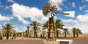 Beitragsbild des Blogbeitrags Fuerteventura: ein bisschen Wilder Westen, die Chicago-Windräder