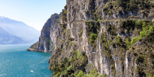 Beitragsbild des Blogbeitrags Gardasee: wandern auf dem Ponale, der Panoramastraße hoch über dem See 