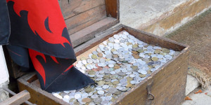 Beitragsbild des Blogbeitrags Der Flohmarkt - eine Schatzkiste für Sammler, Romantiker sowie ...