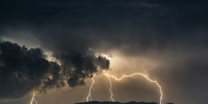 Beitragsbild des Blogbeitrags Verhalten während eines Blackout: Diese Tipps musst du beachten