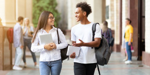 Beitragsbild des Blogbeitrags Studium und Beziehung: Flirten an der Uni