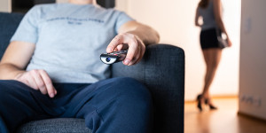 Beitragsbild des Blogbeitrags Psychologie Gründe für Fremdgehen – was verleitet Menschen zum Fremdgehen?
