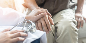 Beitragsbild des Blogbeitrags Kann man Parkinson heilen? – Ein neues Herausgeberwerk gibt spannende Antworten darauf