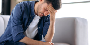 Beitragsbild des Blogbeitrags Wie kann ich einen Migräneanfall mit Aura stoppen?