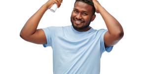 Beitragsbild des Blogbeitrags Was hilft gegen Haarausfall durch Haarspray?