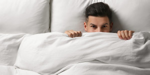 Beitragsbild des Blogbeitrags Perfekter Schlaf mit der richtigen Bettdecke – darauf kommt es an 