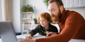 Beitragsbild des Blogbeitrags Top 10 geeignete Berufe für alleinerziehende Väter