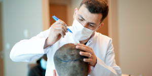 Beitragsbild des Blogbeitrags Bio Hair Clinic Top-Adresse für die Haarverpflanzung für Männer und Frauen