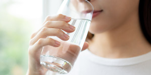Beitragsbild des Blogbeitrags Zu wenig trinken – Langzeitfolgen für die Gesundheit