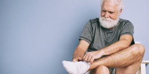 Beitragsbild des Blogbeitrags Diabetikersocken für Senioren: Welche sind die besten?