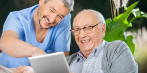 Beitragsbild des Blogbeitrags Top 10 Beschäftigungsideen für Senioren 