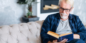 Beitragsbild des Blogbeitrags Beste Bücher für Senioren: Entspannende Lektüre