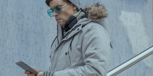Beitragsbild des Blogbeitrags Der perfekte Look mit Pilotenbrille und Winterjacke!