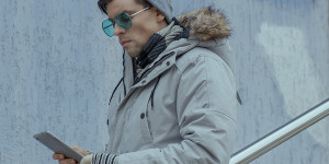 Beitragsbild des Blogbeitrags Der perfekte Look mit Pilotenbrille und Winterjacke! 