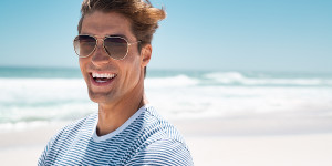 Beitragsbild des Blogbeitrags Attraktive Eigenschaften Mann: Welche Pilotenbrille?