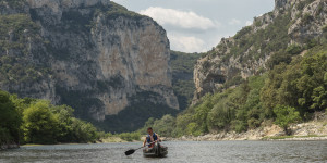 Beitragsbild des Blogbeitrags Kajaktouren an der Ardèche (Südfrankreich)