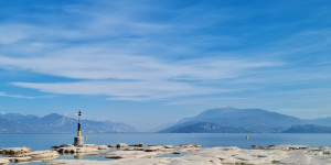 Beitragsbild des Blogbeitrags Sirmione Strand am Gardasee: Die 9 schönsten Strände!