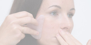 Beitragsbild des Blogbeitrags Investiere mit Face Yoga in Natürliche Schönheit statt in Narben, Nebenwirkungen & ständige Kosten