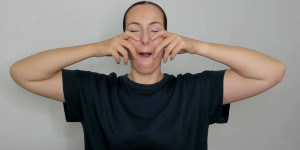 Beitragsbild des Blogbeitrags Gesichtsyoga: Wann sehe ich Ergebnisse? 