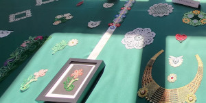 Beitragsbild des Blogbeitrags Textile lace exhibition at Schloss St. Martin  