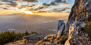 Beitragsbild des Blogbeitrags Alpen wandern: Ötscher über den Rauhen Kamm im Sonnenaufgang 