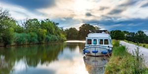 Beitragsbild des Blogbeitrags Hausboot Elsass, Übernachten und Anlegen in der Natur