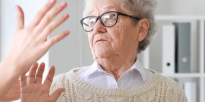 Beitragsbild des Blogbeitrags Gewalt an älteren Menschen: Nicht wegschauen – Gewalt verhindern! 
