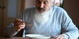 Beitragsbild des Blogbeitrags Mangelernährung bei Älteren erhöht das Risiko für Pflegebedürftigkeit