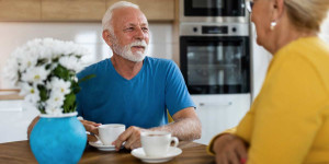 Beitragsbild des Blogbeitrags Wohnen im Alter: 5 Tipps, um mit Sicherheit entspannt zu Hause zu leben 