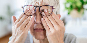 Beitragsbild des Blogbeitrags Rote Augen aufgrund von Viren, Bakterien oder Allergie – was tun bei Bindehautentzündung?