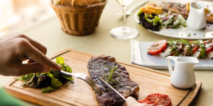 Beitragsbild des Blogbeitrags Steakmesser – die 7 besten Steakmesser 2022 