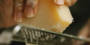 Beitragsbild des Blogbeitrags Microplane Reibe – die 8 besten Küchenreiben von Microplane