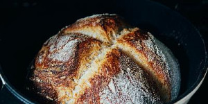 Beitragsbild des Blogbeitrags Brottopf für frisches Brot – die besten Modelle im Überblick
