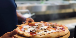 Beitragsbild des Blogbeitrags Ooni Pizzaofen – der Ooni Koda 16 im Test
