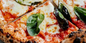 Beitragsbild des Blogbeitrags Pizzastein für Backofen – Pizza wie vom Italiener 