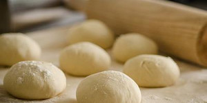 Beitragsbild des Blogbeitrags Pizzaballenbox – 14 Boxen für eine lange Teigführung