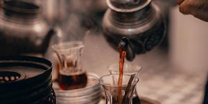 Beitragsbild des Blogbeitrags Türkische Teekanne: 8 traditionelle Modelle im Vergleich