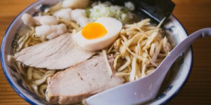 Beitragsbild des Blogbeitrags Asiatische Löffel im Vergleich: Entdecke die Unterschiede