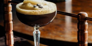 Beitragsbild des Blogbeitrags 6 verführerische Kaffeeliköre – Für besondere Genussmomente
