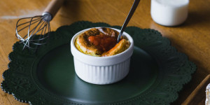 Beitragsbild des Blogbeitrags Kochtrend 2023: Die 6 besten Soufflé Förmchen im Vergleich