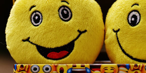 Beitragsbild des Blogbeitrags Emojis und Smileys in Social Media Beiträgen: Wie sie die Sichtbarkeit erhöhen und Engagement fördern 