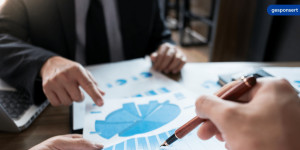 Beitragsbild des Blogbeitrags MSCI World und MSCI Emerging Markets ETF im Vergleich