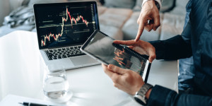 Beitragsbild des Blogbeitrags Online-Broker Österreich 2024 im Vergleich