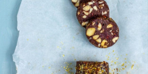 Beitragsbild des Blogbeitrags Weihnachtlichter Dattelstollen